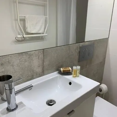 Hip Tailor Made Flat In Estrela! Apartment
